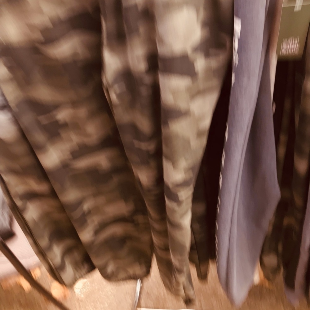 Camouflage sweatpants - Picture 4 of 10